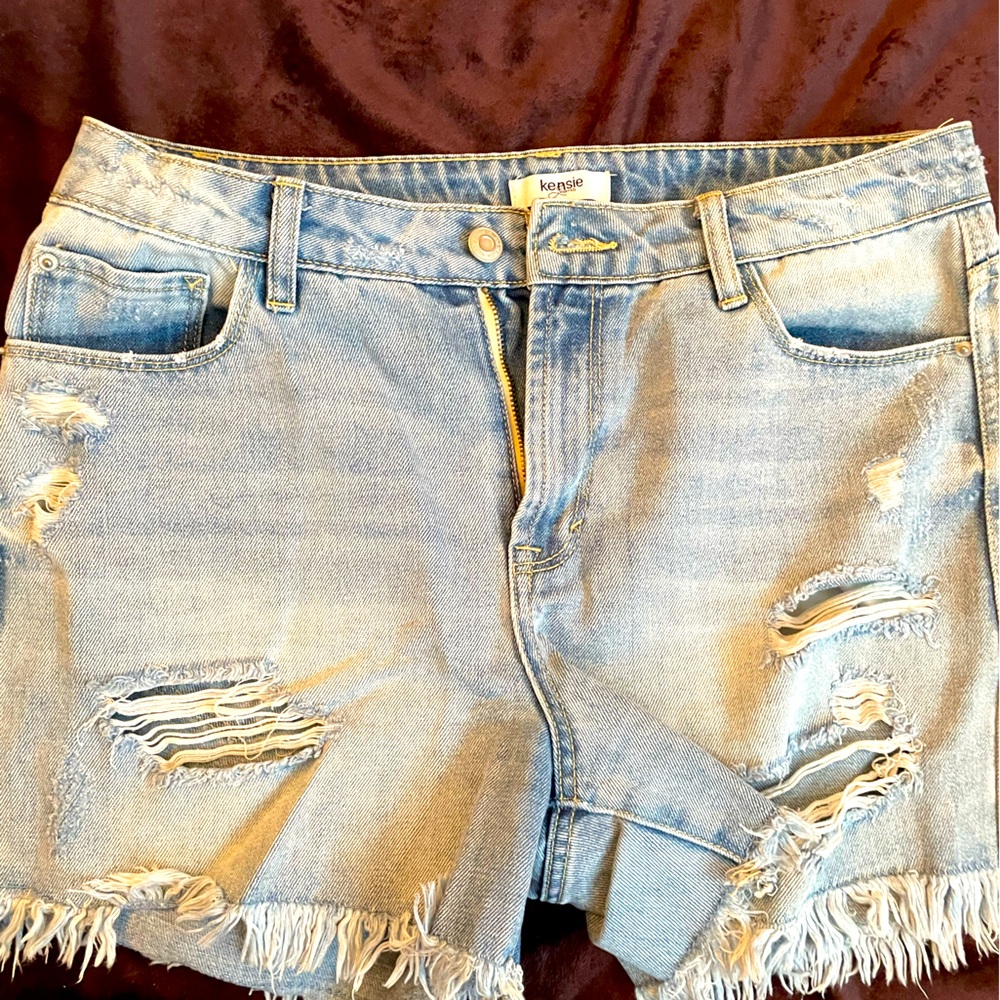 Kenzie cutoff shorts- sz 28/6- button front zip fly